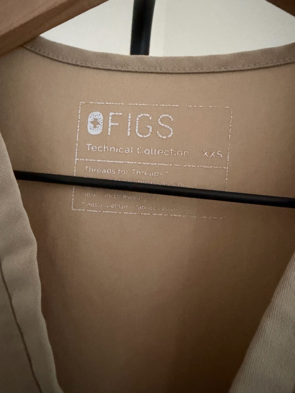 Figs Tan V-Neck sandstone three pocket jogger scrub set like new XXS/XS - Picture 6 of 10